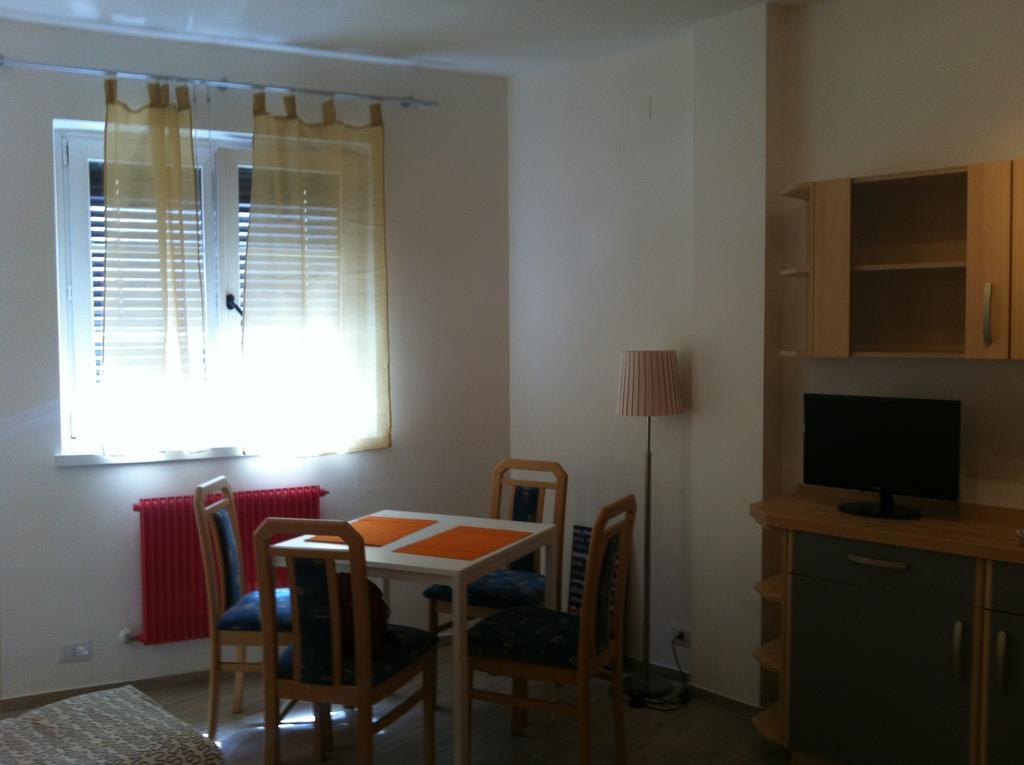 Casa Laurino In Centro A Bolzano Apartment ห้อง รูปภาพ